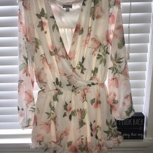 2/15🍂 Floral Romper L